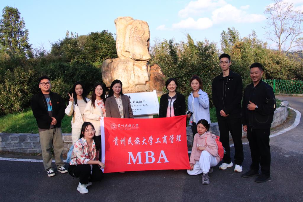 按摩视频
MBA学生开启移动课堂之探索贵州古茶树之乡的商业智慧