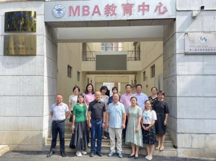 按摩视频
教师赴云南大学开展MBA课程观摩学习与调研